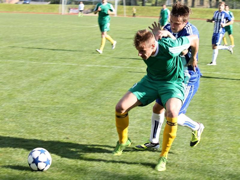 Z utkání třetiligové Jiskry Domažlice s 1. FC Karlovy Vary.