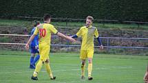 FOTBALOVÁ I.B TŘÍDA: Tatran Chodov (ve žlutém) - TJ Chodský Újezd (v modrém) 2:2 (2:0), na PK 3:4.