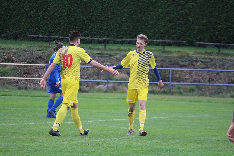 FOTBALOVÁ I.B TŘÍDA: Tatran Chodov (ve žlutém) - TJ Chodský Újezd (v modrém) 2:2 (2:0), na PK 3:4.