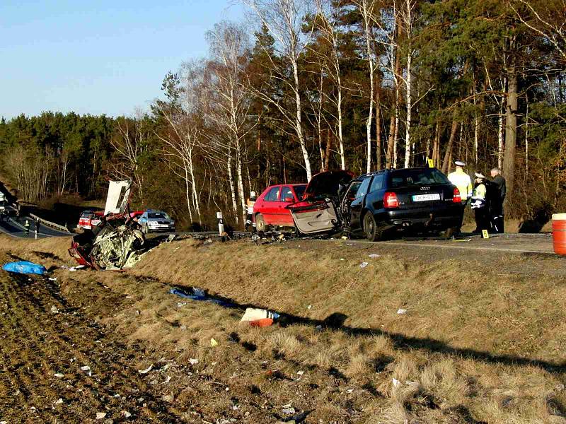 Smrtelná nehoda mezi Holýšovem a Ohučovem.