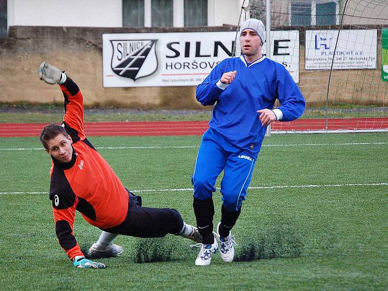 Ze zimního turnaje v Horšovském Týně. Zápas Dynama H. Týn B s Chotěšovem.