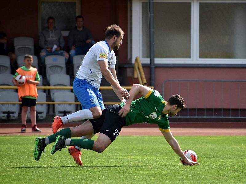 25. kolo FORTUNA ČFL, skupina A: Sokolov - Domažlice (bílí) 3:0.