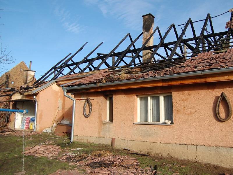 Požár rodinného domu v Podrážnici u Horšovského Týna.