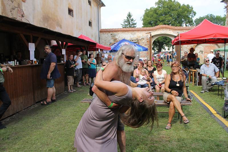 Jedenáctý ročník country festivalu na zámku v Čečovicích.