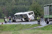 Smrtelná nehoda autobusu u Březí.