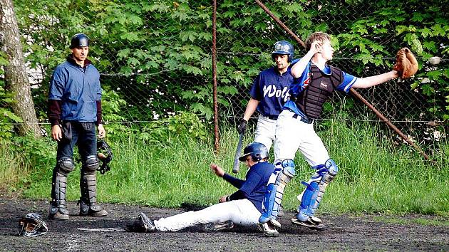 Z utkání baseballistů Wolfs Domažlice a Sharks Spálené Poříčí.