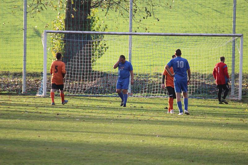 Sokol Zahořany (v modrém) - Sokol Blížejov (v oranžovém) 3:0 (1:0).