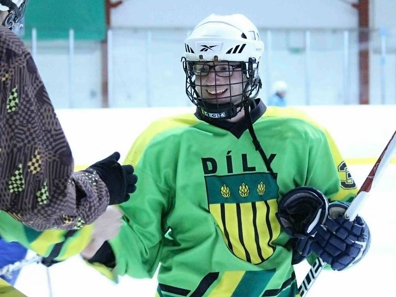 DÍLSKÁ RADOST. Hokejisté HC Sokol Díly vyřadili v play-off Panasonic a v semifinále s Kralovicemi vedou 1:0 na zápasy.