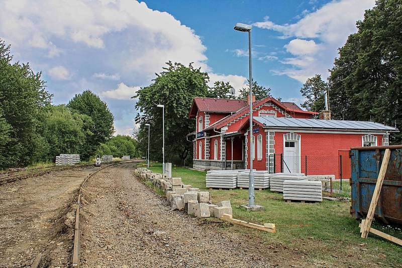 Práce na dobříkovském nádraží. Foto: Zdeněk Huspek