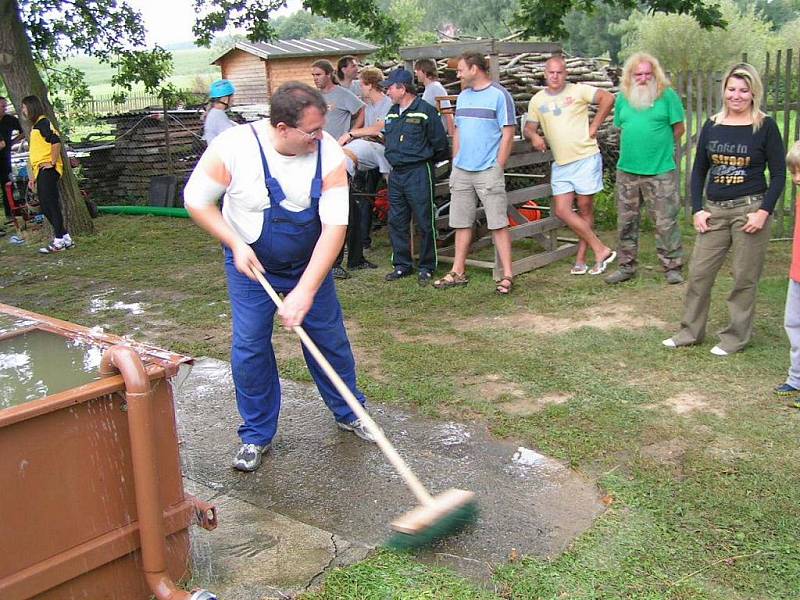 Hasičská soutěž O pohár starosty obce Neuměř.