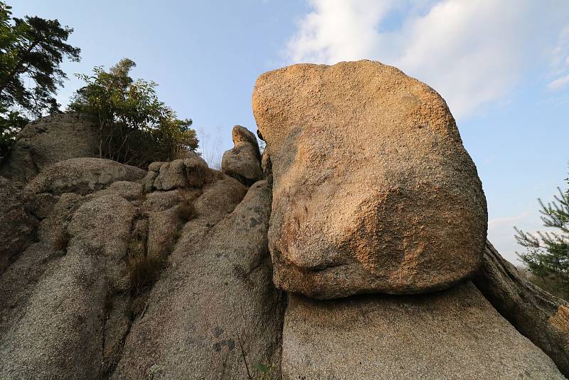 V Sedmihoří se lidé usmiřovali i tesali žulu