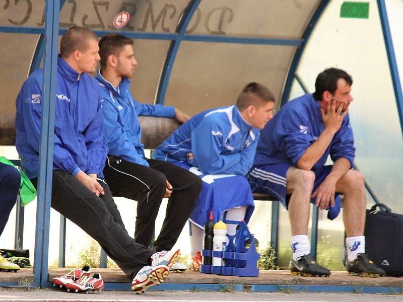 Z utkání třetiligové Jiskry Domažlice s 1. FC Karlovy Vary.