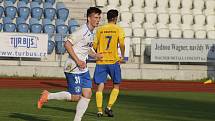 24. kolo FORTUNA ČFL, skupina A: TJ Jiskra Domažlice (bílí) - Benešov 2:0.