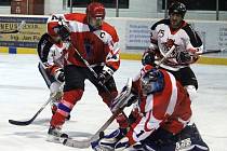 Z derby dvou nejlepších týmů Domažlické NHL mezi hokejisty AHC Devils Domažlice a SKP Domažlice.
