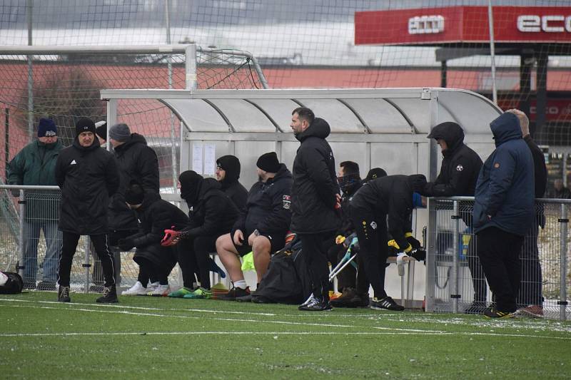 SOUBOJ TÝMŮ Z ČFL mezi Robstavem Přeštice a domažlickou Jiskrou skončil remízou 5:5. Foto: Jiří Pojar