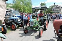 Výstava starých traktorů a veteránů v Brnířově.