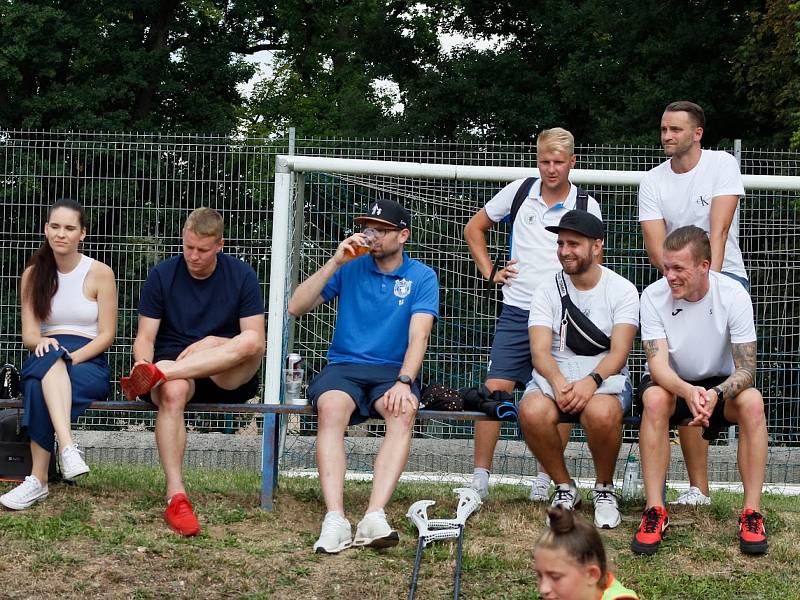 2. kolo FORTUNA ČFL: TJ Jiskra Domažlice (hráči v bílých dresech) - Povltavská Fotbalová akademie 4:1 (3:0).