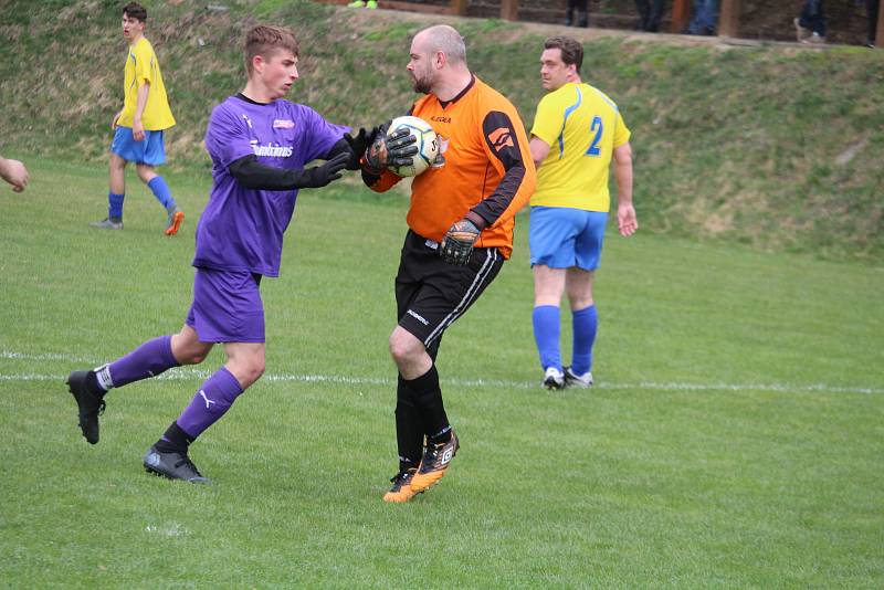 Hostouň (v modrém) - Poděvousy 2:2 (na PK 3:2)