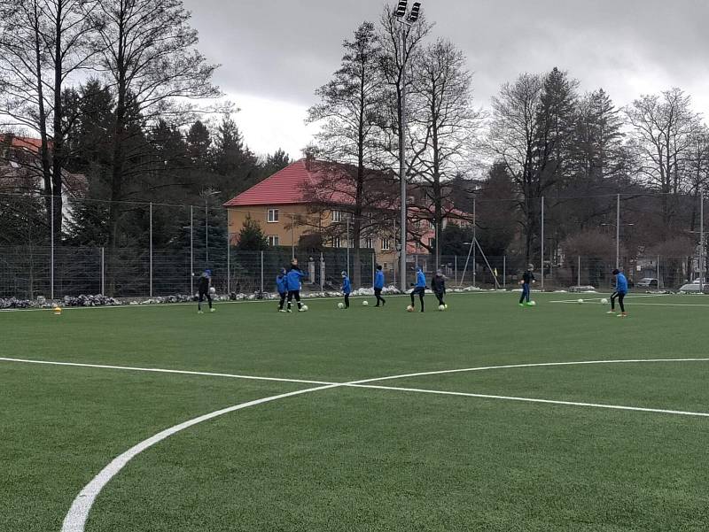 Fotbalisté třetiligových Domažlic během soustředění v areálu Jiskry.