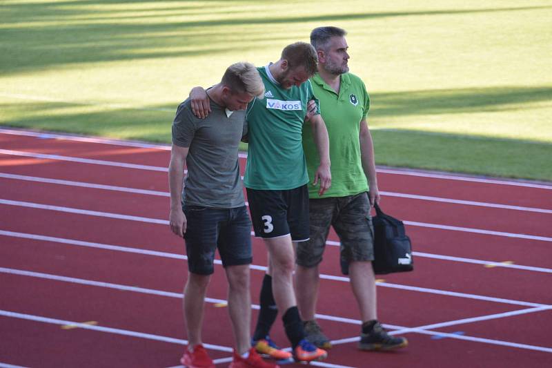 Jiskra Domažlice B (v modrém) vs. Rokycany (v zeleném) 4:1 (1:1).