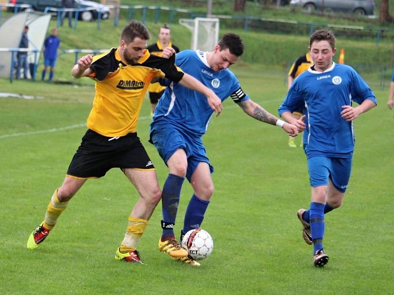 Sousedské derby v Holýšově skončilo vysokou výhrou rezervy domácího FK, která v přímém souboji o osmou příčku tabulky okresního přeboru porazila Kvíčovice 7:2.