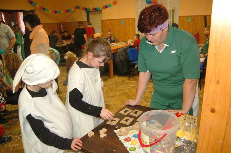 Dětský maškarní karneval v Hluboké.