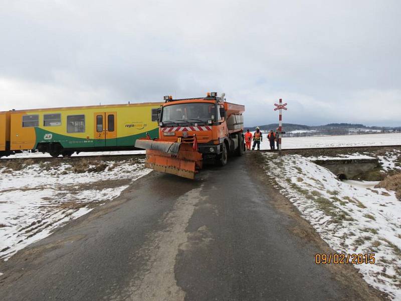 Střet vlaku se sypačem u Vlkanova.