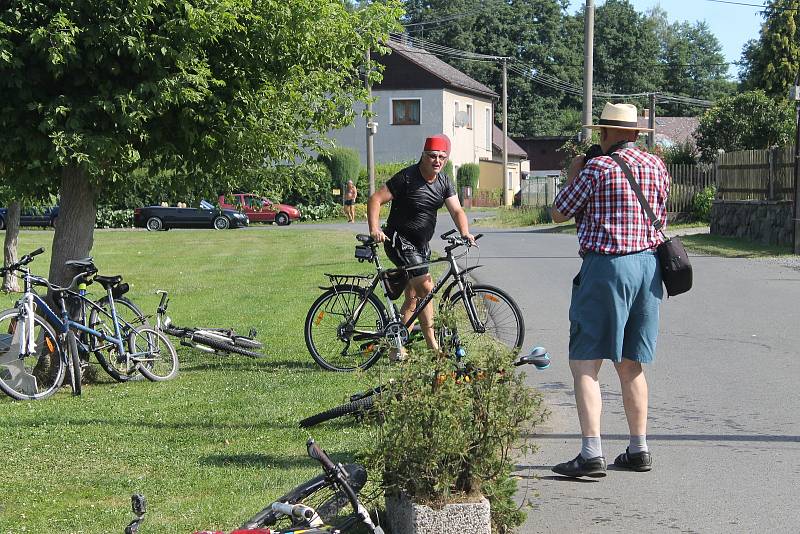 Hřebíkyáda a první kolo Brnířovského parezu.