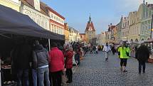 Jednodenní Vánoční trhy v Domažlicích přilákaly v sobotu 18. prosince spoustu návštěvníků. Lidé zavzpomínali i na Havla, který zemřel přesně před deseti lety.