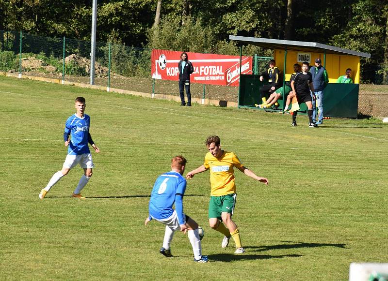 TJ Start Tlumačov (žlutí) vs. TJ Jiskra Domažlice (modří) 1:3.