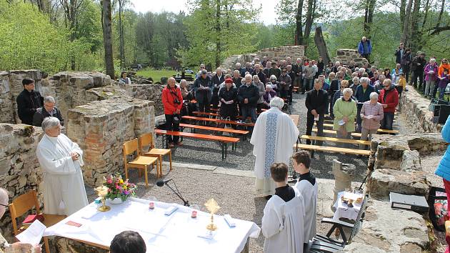 V sobotu se konala v zaniklé obci Lučina česko-německá mše.