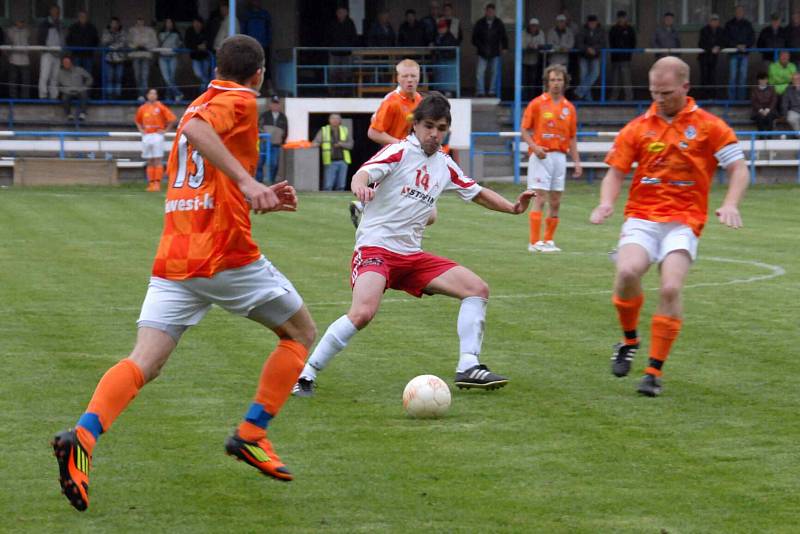 Z utkání fotbalistů FK Holýšov a Spartak Chrást.