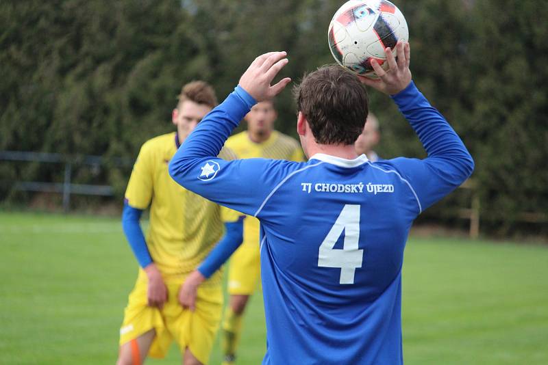 FOTBALOVÁ I.B TŘÍDA: Tatran Chodov (ve žlutém) - TJ Chodský Újezd (v modrém) 2:2 (2:0), na PK 3:4.