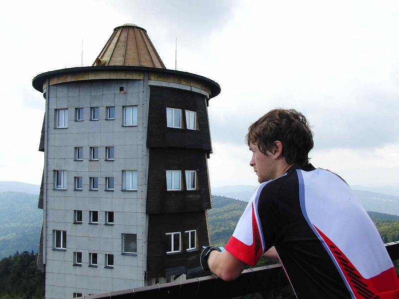 Z nejvyšší hory Českého lesa, 1042 m vysokého Čerchova. 