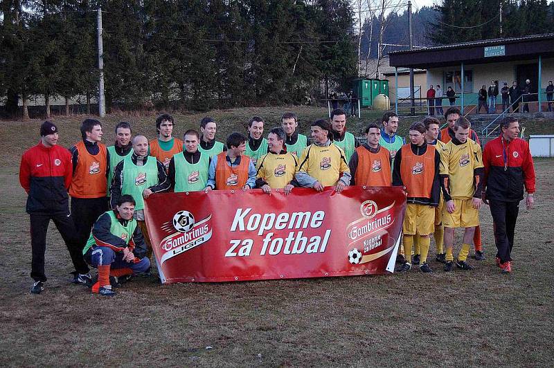 Trenéři Sparty Praha v Tlumačově na tréninku místních fotbalistů.