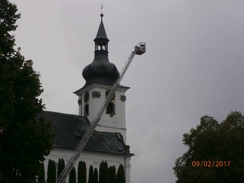 Hasičské oslavy a řezbářské sympozium v Klenčí.