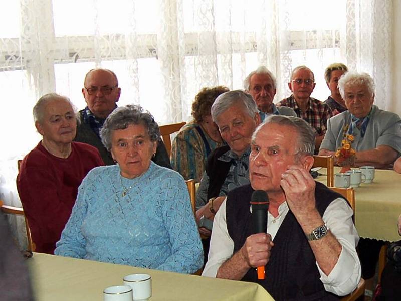 Válečný veterán Josef Hlaváč si nedovede vysvětlit, čeho se na stará kolena dočkal.