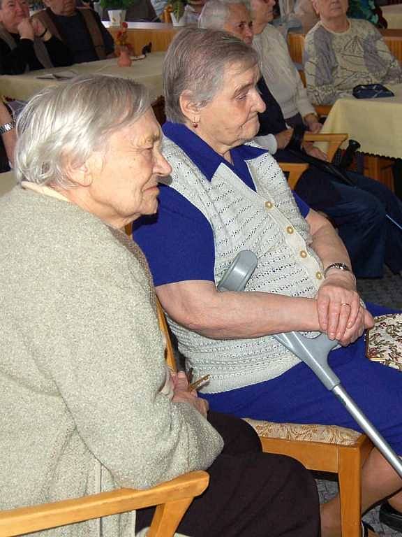 Babičky i dědečkové jsou ze situace, kdy budou vytrženi z navyklého režimu a klidu, hodně smutní.