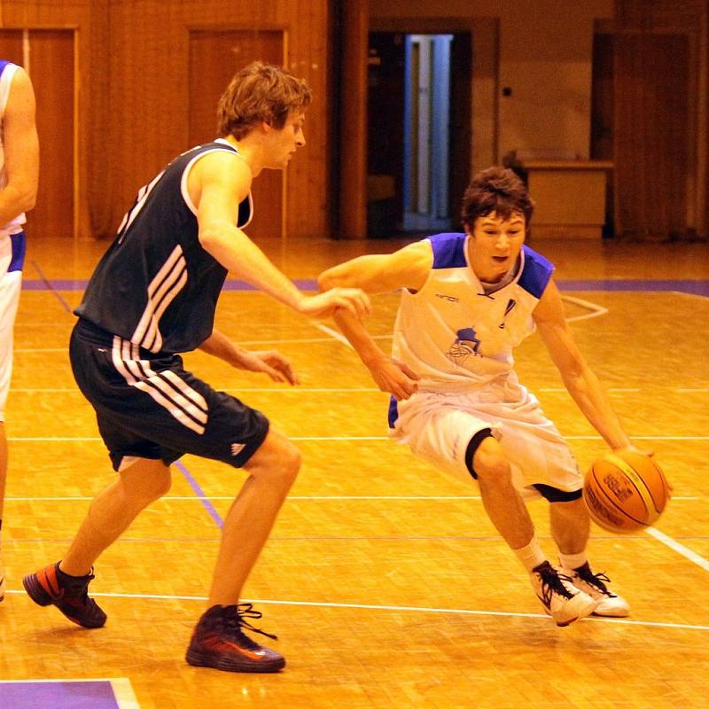 Z utkání basketbalistů Jiskry Domažlice s ČZU Praha.