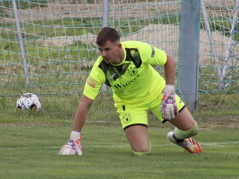 3. kolo FORTUNA ČFL A: Dynamo České Budějovice B - TJ Jiskra Domažlice (hráči v bílých dresech) 0:1 (0:1).