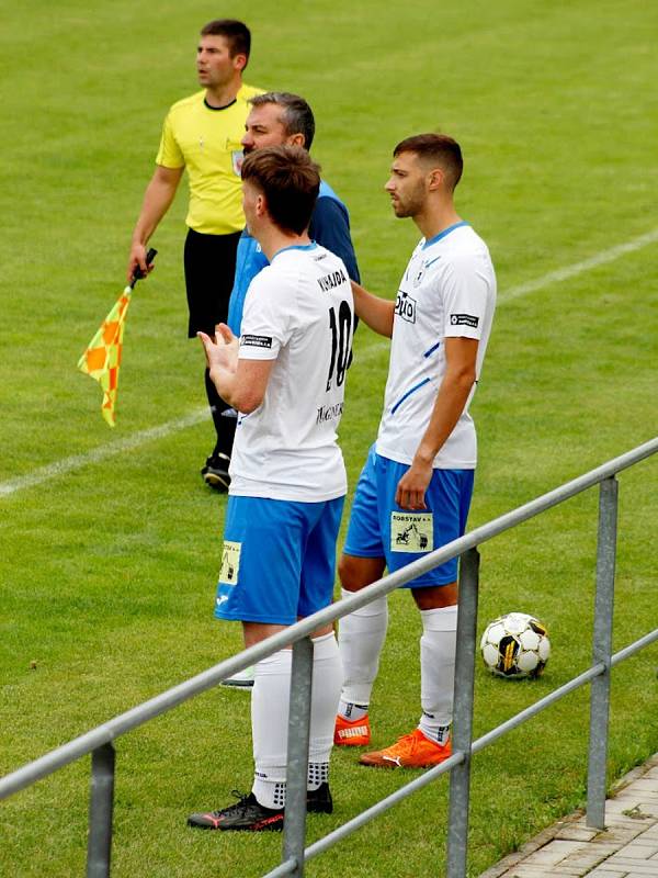 3. kolo FORTUNA ČFL A: Dynamo České Budějovice B - TJ Jiskra Domažlice (hráči v bílých dresech) 0:1 (0:1).