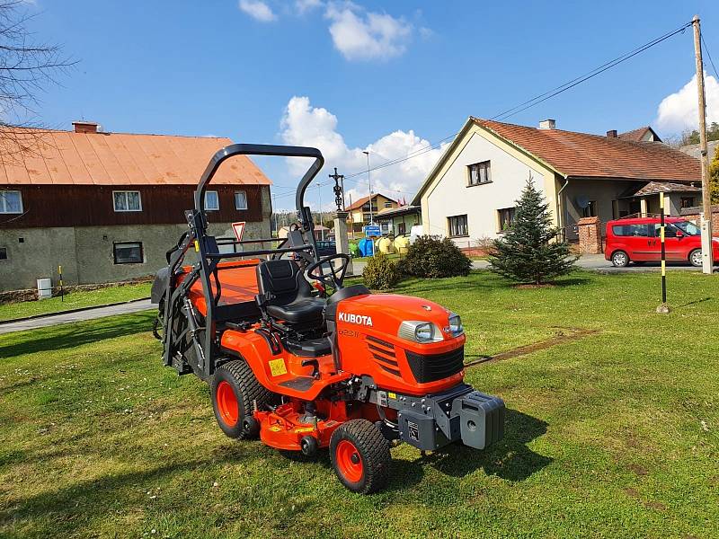 V Libkově pořídili nový žací traktor.