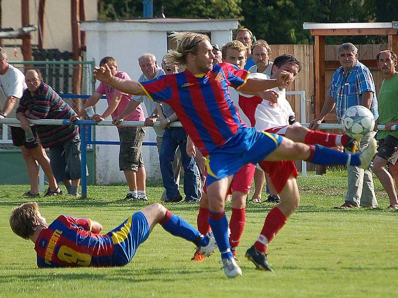 Fotbalisté divizního Slavoje Koloveč porazili soupeře z Votic.