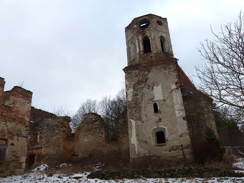 Šitbořská památka, kostel sv. Mikuláše, má už na první pohled svá nejlepší léta za sebou.