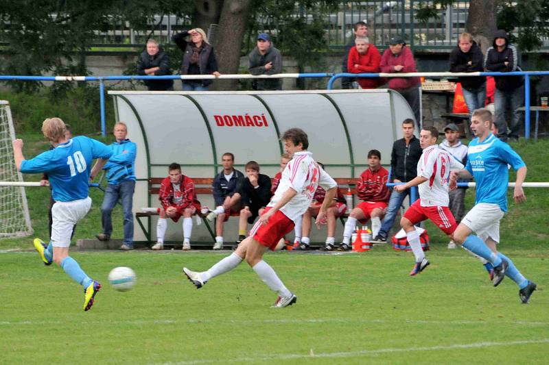 Z utkání fotbalistů FK Holýšov A a TJ Sušice.