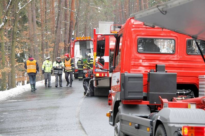 Havárie a únik kyseliny u Vidic.