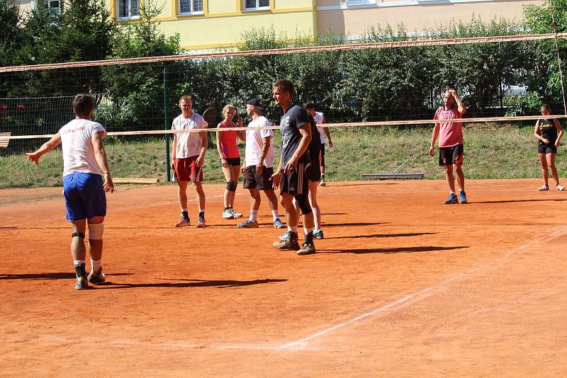 Sobota o Chodských slavnostech patřila na místních kurtech volejbalovému turnaji Chodsko cup.