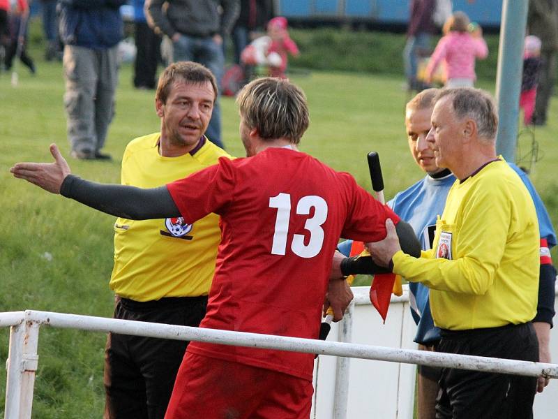 Z utkání fotbalistů Mrákova s rezervou Horšovského Týna.