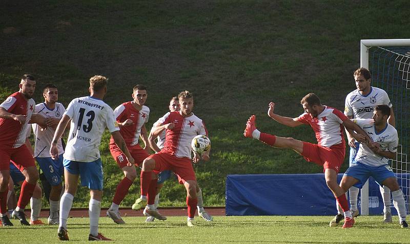 6. kolo FORTUNA ČFL A: TJ Jiskra Domažlice (na snímku fotbalisté v bílých dresech) - FC Slavia Karlovy Vary 2:2 (2:1).