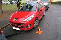 Sedmačtyřicetiletá řidička osobního automobilu Peugeot 207 bourala na parkovišti v Domažlicích.